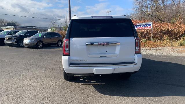 2019 GMC Yukon XL Vehicle Photo in MOON TOWNSHIP, PA 15108-2571