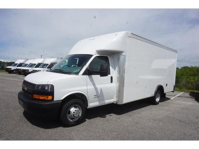 2023 Chevrolet Express Cutaway 4500 Vehicle Photo in ALCOA, TN 37701-3235