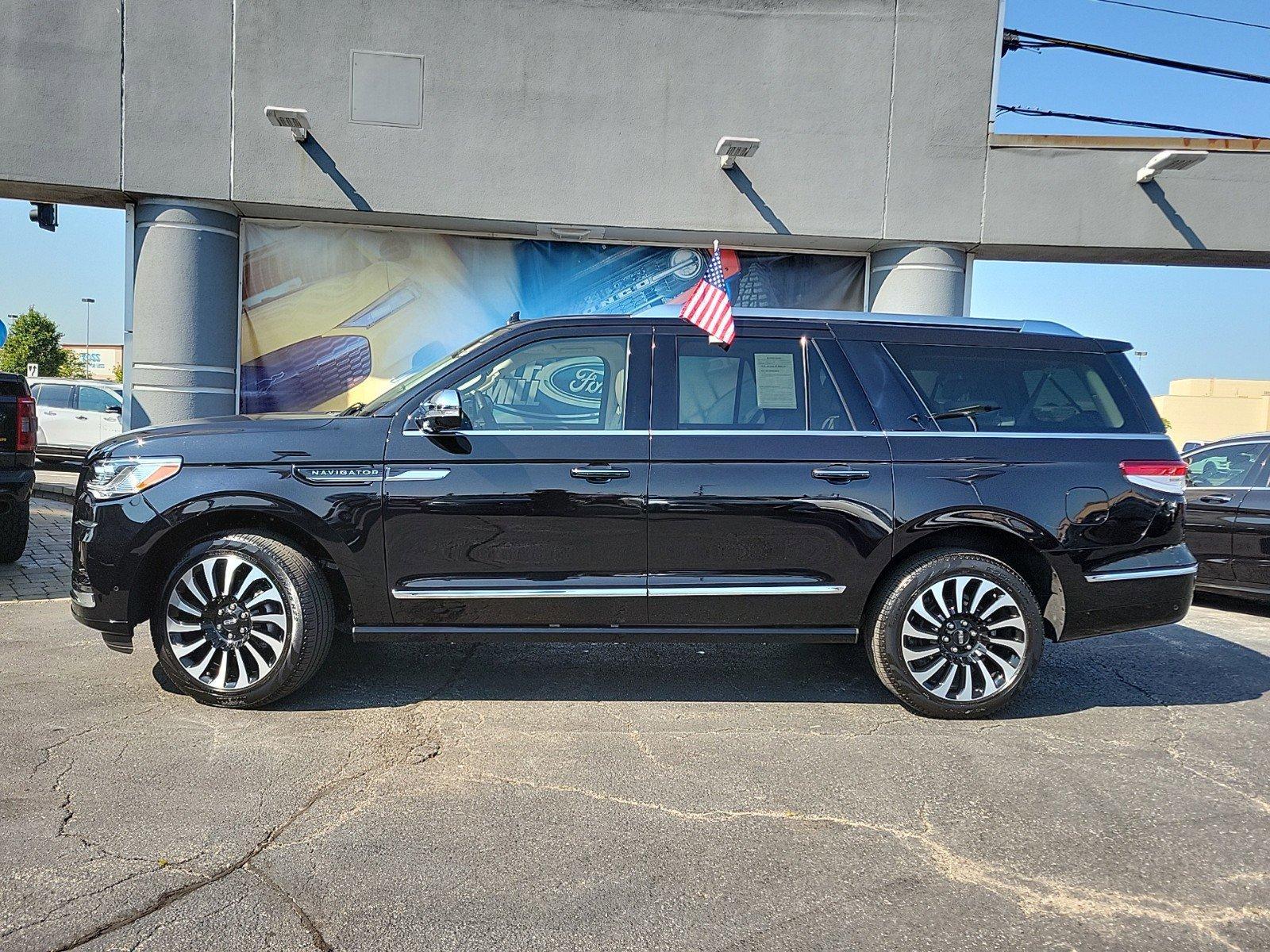 2024 Lincoln Navigator L Vehicle Photo in Saint Charles, IL 60174