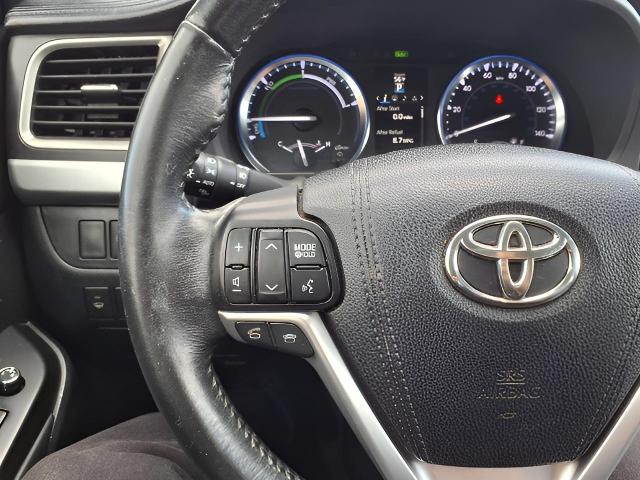 2015 Toyota Highlander Hybrid Vehicle Photo in Oshkosh, WI 54904