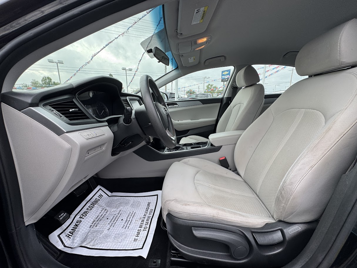 2018 Hyundai Sonata Vehicle Photo in BOONVILLE, IN 47601-9633