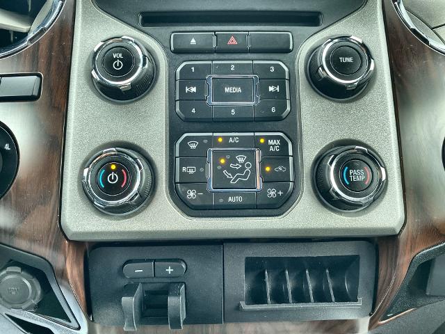 2016 Ford Super Duty F-350 SRW Vehicle Photo in WILLIAMSVILLE, NY 14221-2883