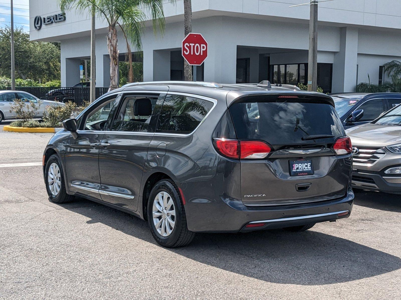 2018 Chrysler Pacifica Vehicle Photo in Tampa, FL 33614