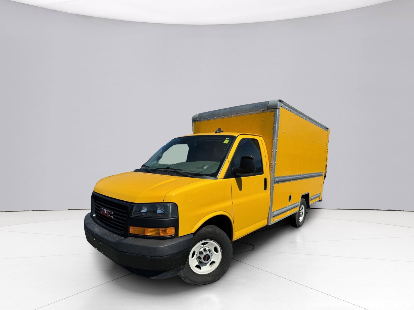 2020 GMC Savana Cutaway 3500 Vehicle Photo in LEOMINSTER, MA 01453-2952