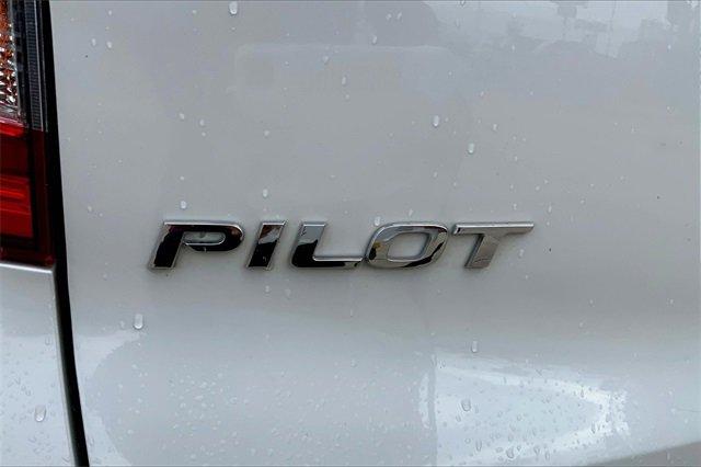 2021 Honda Pilot Vehicle Photo in TOPEKA, KS 66609-0000