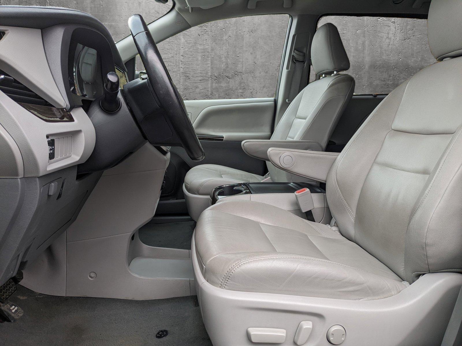 2020 Toyota Sienna Vehicle Photo in Spokane Valley, WA 99212