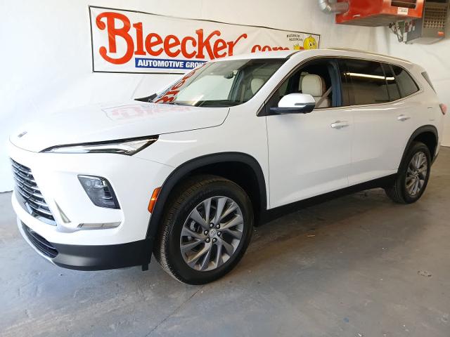 2025 Buick Enclave Vehicle Photo in RED SPRINGS, NC 28377-1640