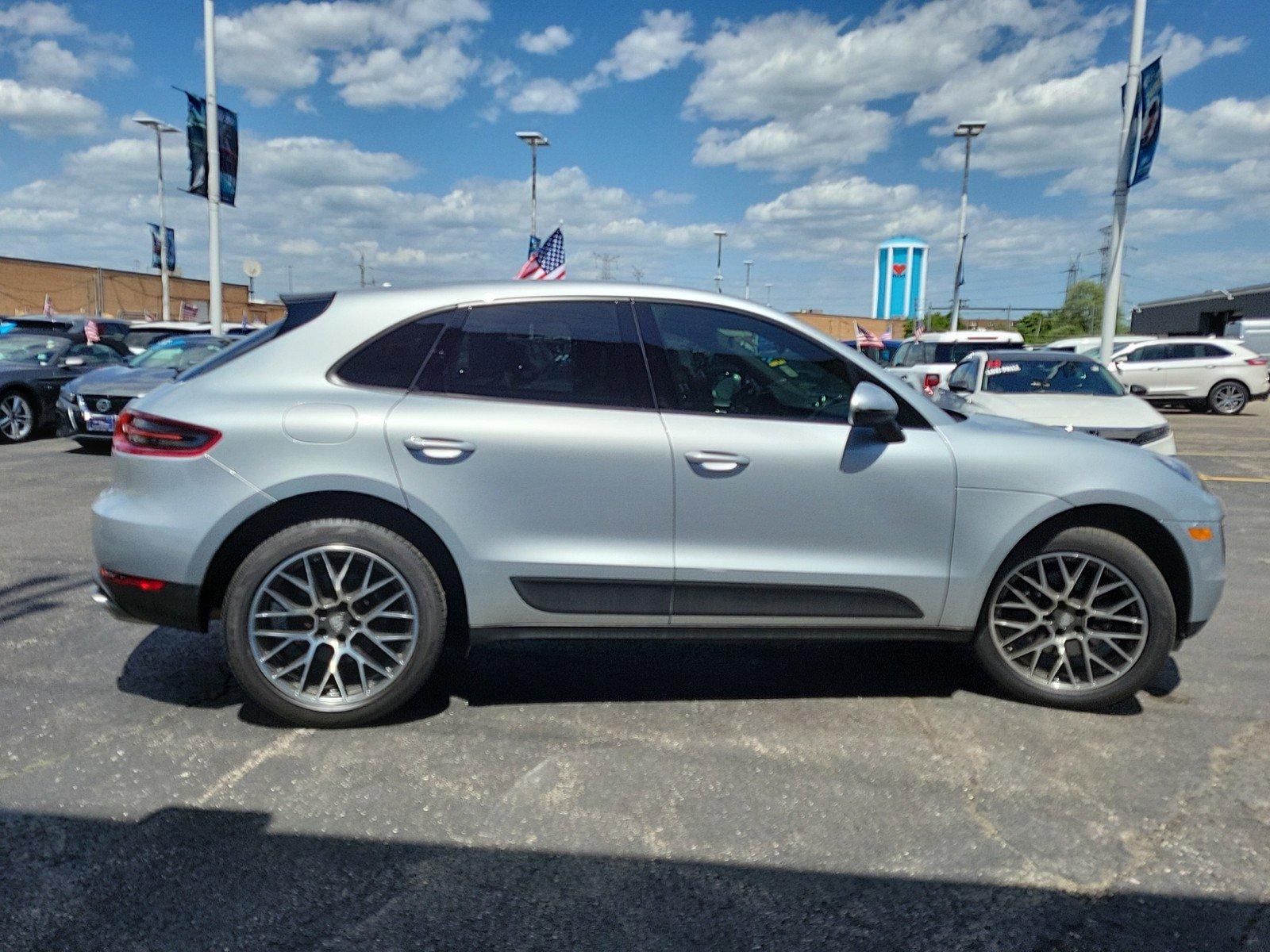 2018 Porsche Macan Vehicle Photo in Plainfield, IL 60586