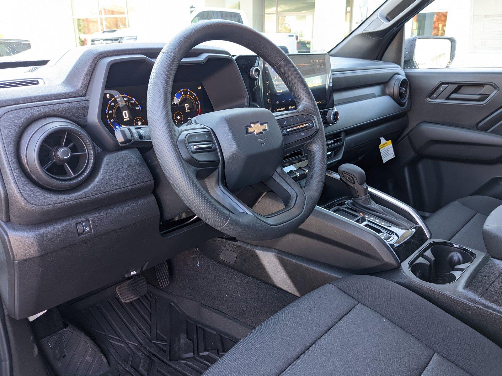 2024 Chevrolet Colorado Vehicle Photo in VALENCIA, CA 91355-1705