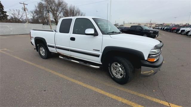 Used 2002 Chevrolet Silverado 1500 LS with VIN 2GCEK19TX21327340 for sale in Saint Cloud, MN