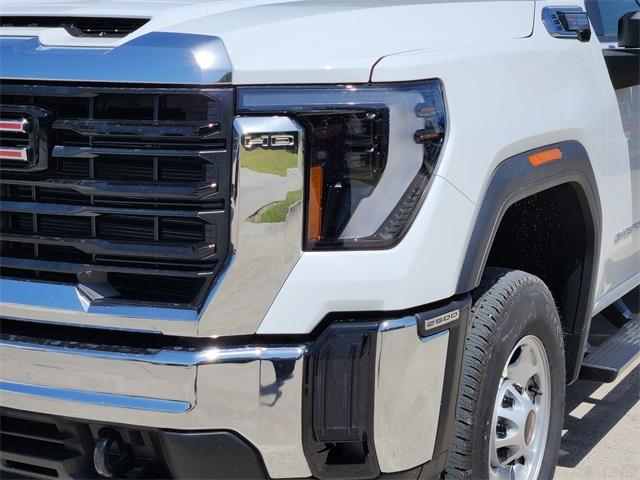 2024 GMC Sierra 2500 HD Vehicle Photo in GAINESVILLE, TX 76240-2013