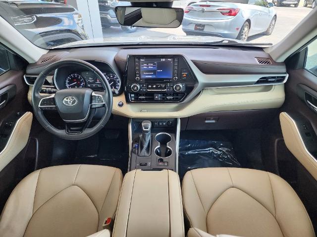 2020 Toyota Highlander Vehicle Photo in PARIS, TX 75460-2116