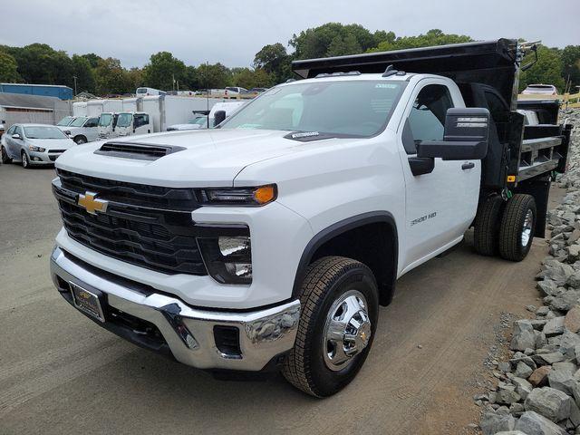 2024 Chevrolet Silverado 3500 HD Chassis Cab Vehicle Photo in DANBURY, CT 06810-5034