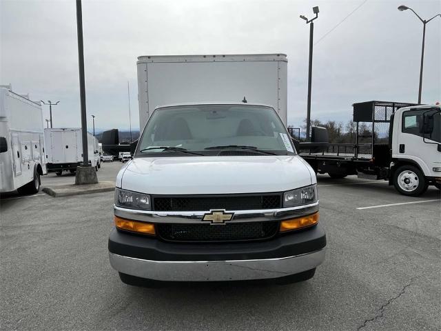 2023 Chevrolet Express Cutaway 3500 Vehicle Photo in ALCOA, TN 37701-3235