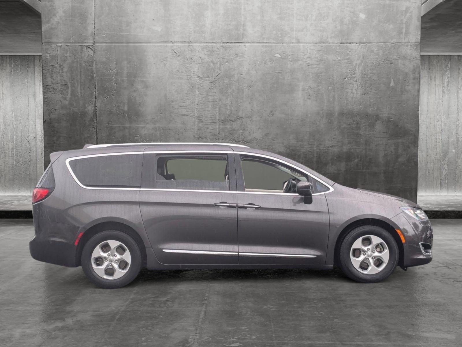 2017 Chrysler Pacifica Vehicle Photo in Towson, MD 21204