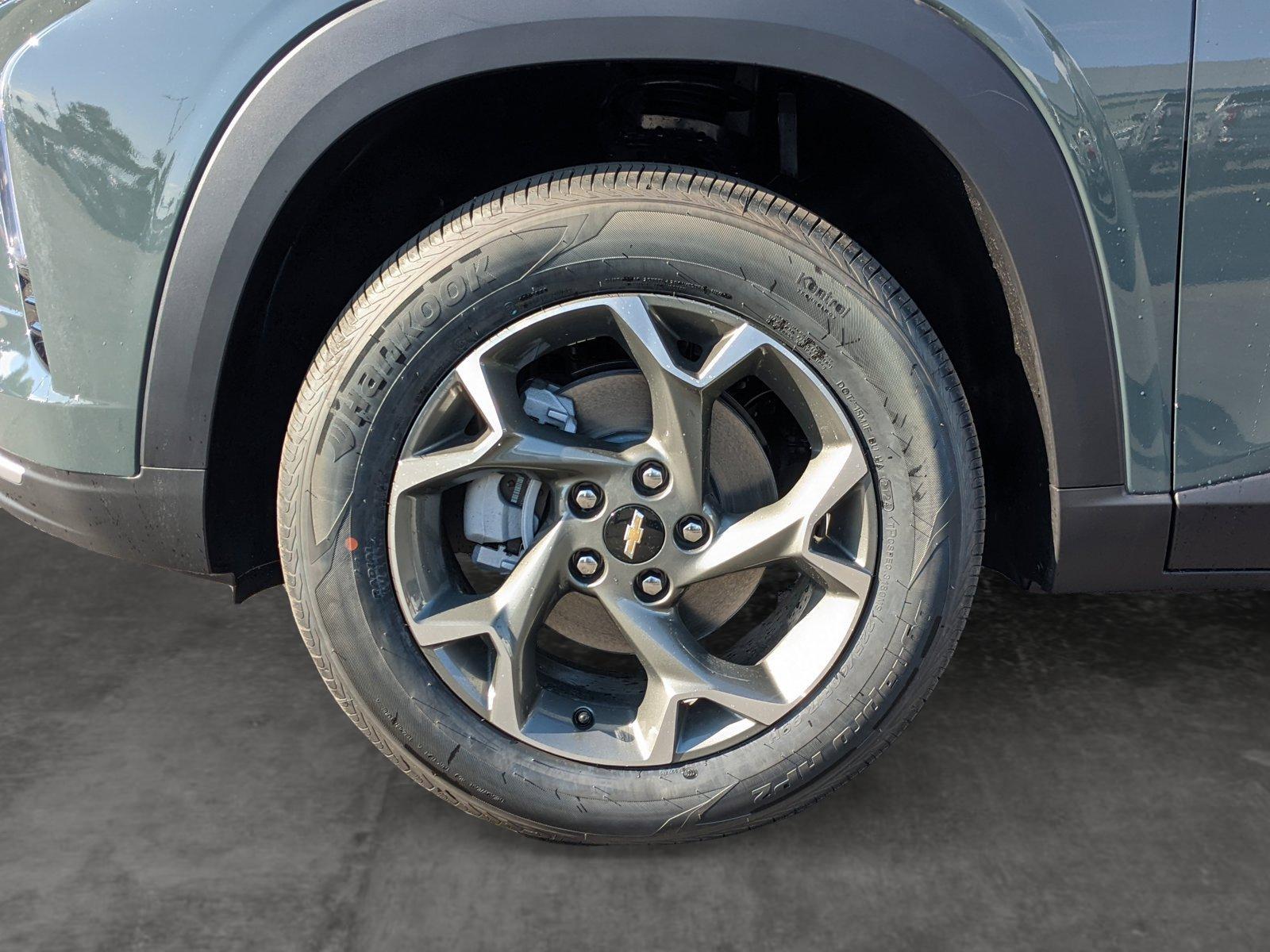 2025 Chevrolet Trax Vehicle Photo in VALENCIA, CA 91355-1705