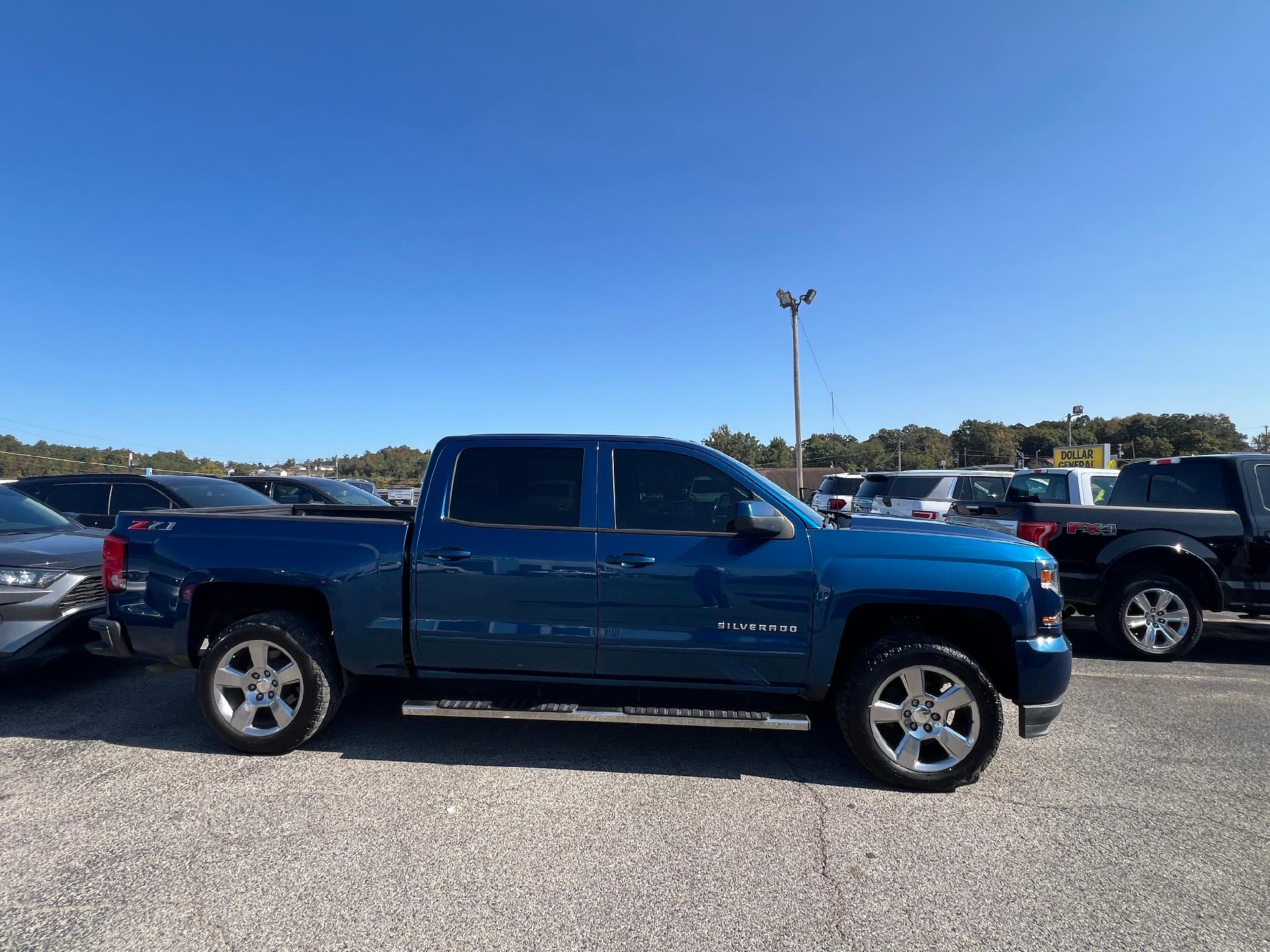 Used 2018 Chevrolet Silverado 1500 LT Z71 with VIN 3GCUKREC0JG306048 for sale in Doniphan, MO