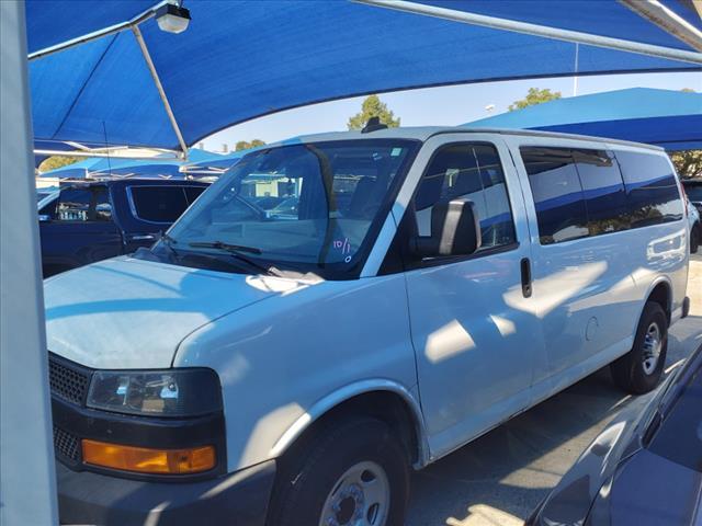 2020 Chevrolet Express Passenger Vehicle Photo in Denton, TX 76205