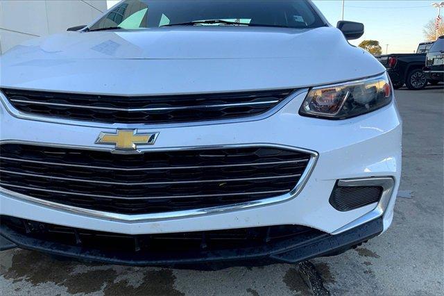 2018 Chevrolet Malibu Vehicle Photo in TOPEKA, KS 66609-0000