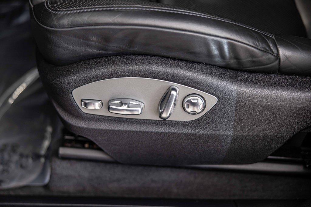 2022 Porsche Macan Vehicle Photo in Saint Charles, IL 60174