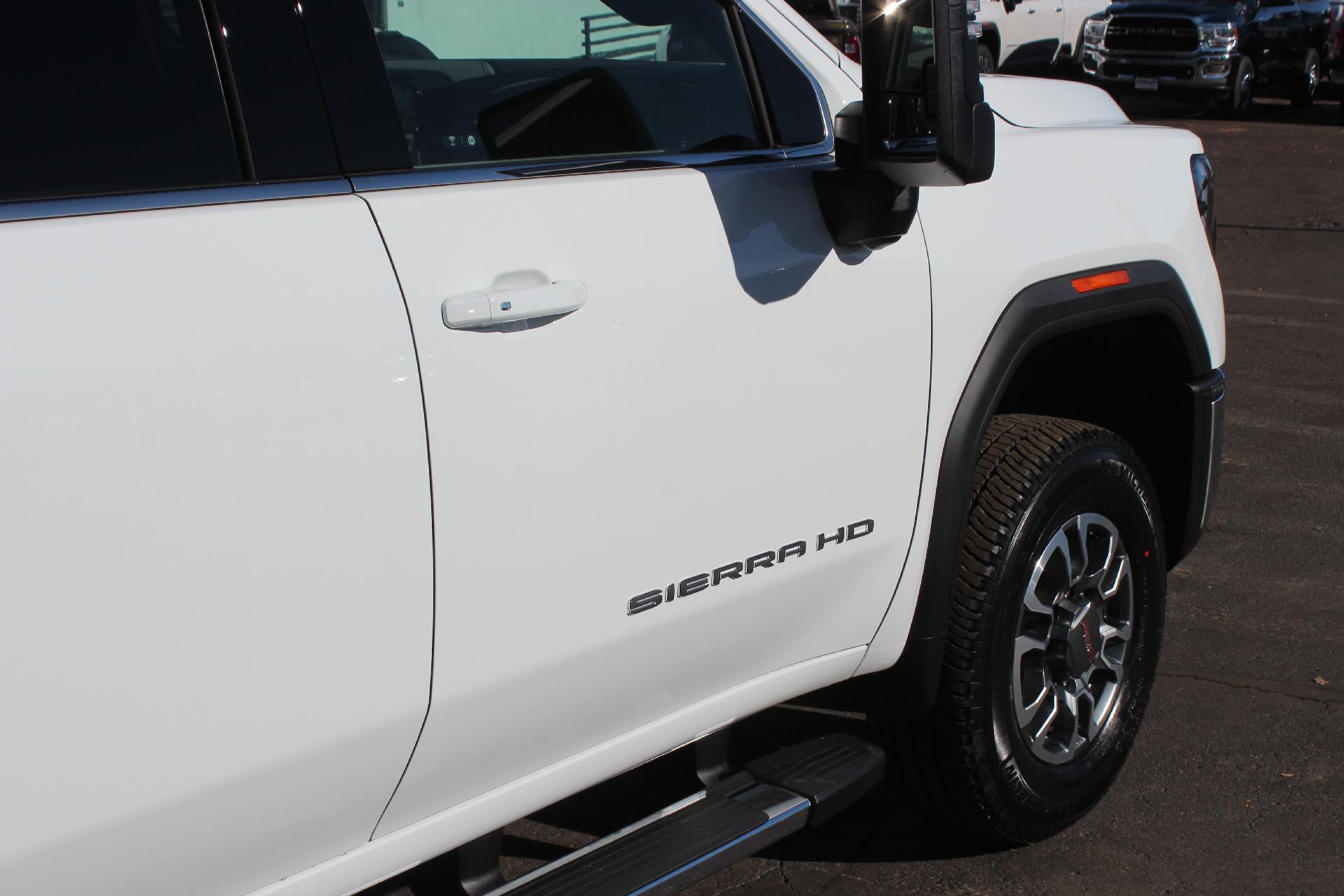 2025 GMC Sierra 2500 HD Vehicle Photo in AURORA, CO 80012-4011