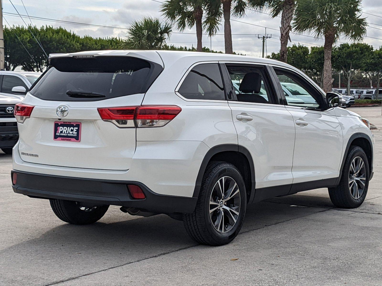 2019 Toyota Highlander Vehicle Photo in Davie, FL 33331