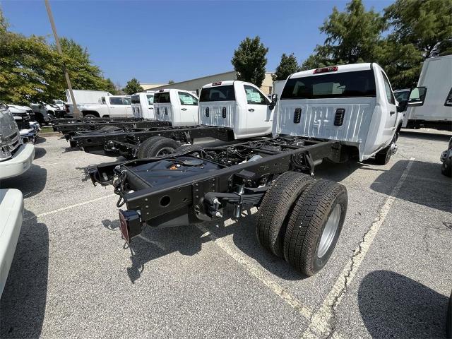 2024 Chevrolet Silverado 3500 HD Chassis Cab Vehicle Photo in ALCOA, TN 37701-3235