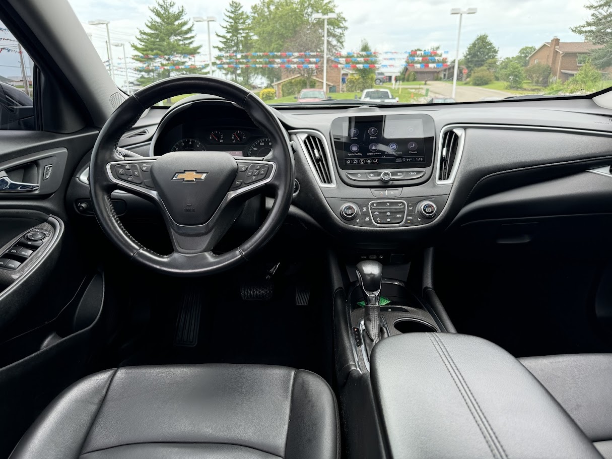 2022 Chevrolet Malibu Vehicle Photo in BOONVILLE, IN 47601-9633