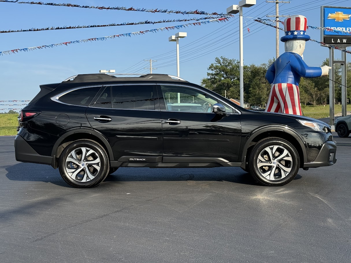 2022 Subaru Outback Vehicle Photo in BOONVILLE, IN 47601-9633