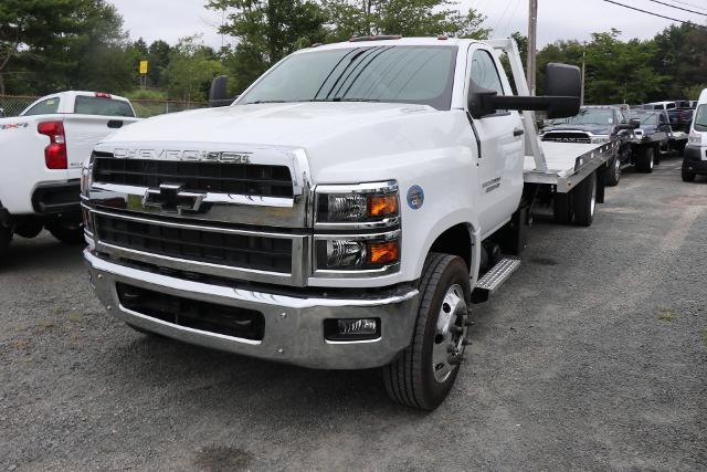 2024 Chevrolet Silverado 6500 HD Vehicle Photo in MONTICELLO, NY 12701-3853