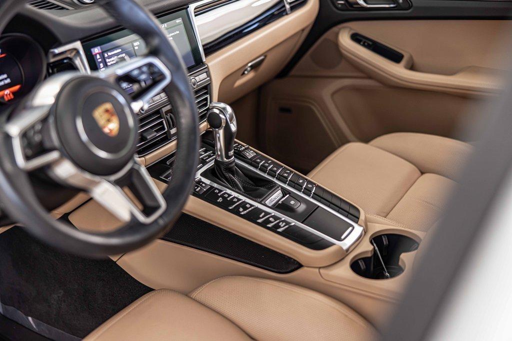 2021 Porsche Macan Vehicle Photo in Saint Charles, IL 60174