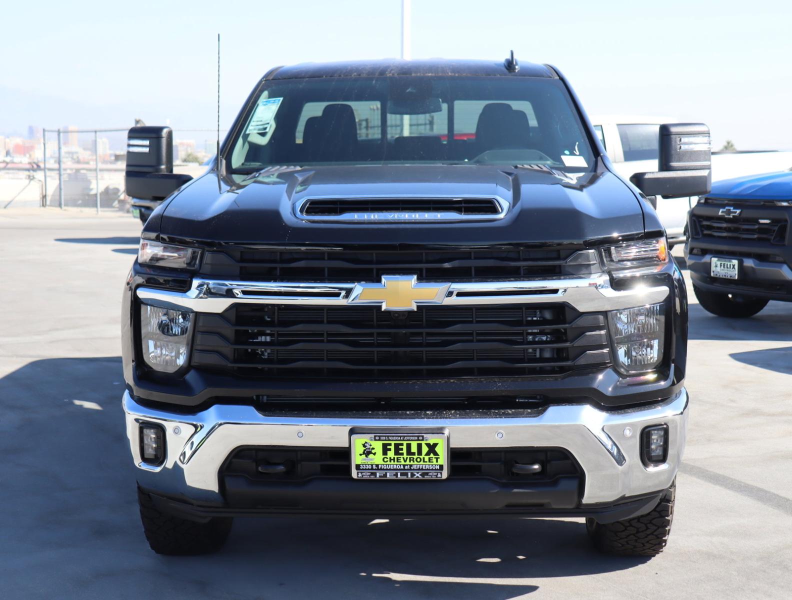 2025 Chevrolet Silverado 2500 HD Vehicle Photo in LOS ANGELES, CA 90007-3794