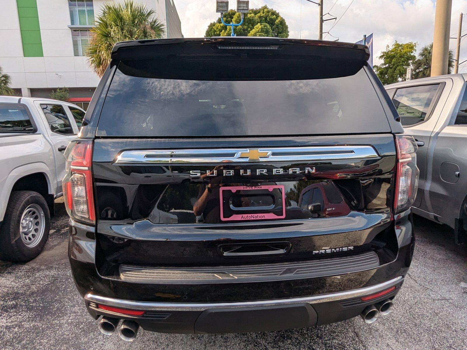 2024 Chevrolet Suburban Vehicle Photo in GREENACRES, FL 33463-3207