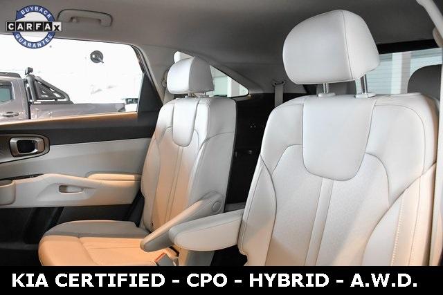 2023 Kia Sorento Hybrid Vehicle Photo in Everett, WA 98204