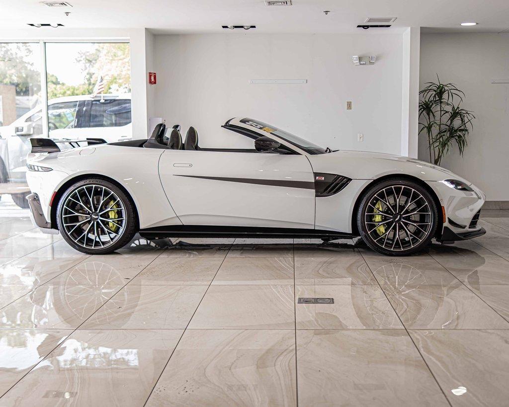 2023 Aston Martin Vantage Vehicle Photo in Saint Charles, IL 60174