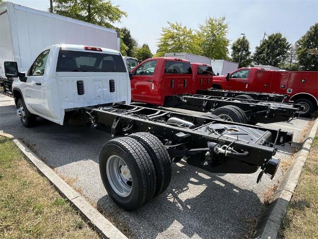 2024 Chevrolet Silverado 3500 HD Chassis Cab Vehicle Photo in ALCOA, TN 37701-3235