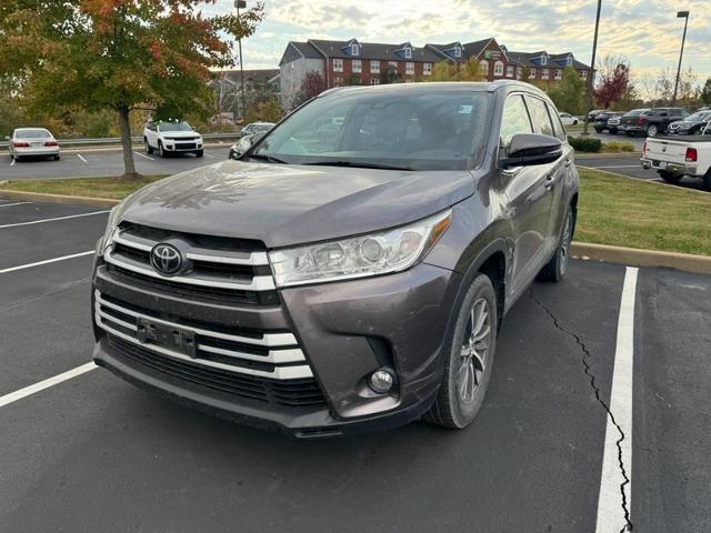 Used 2019 Toyota Highlander XLE with VIN 5TDJZRFH7KS580455 for sale in O'fallon, MO