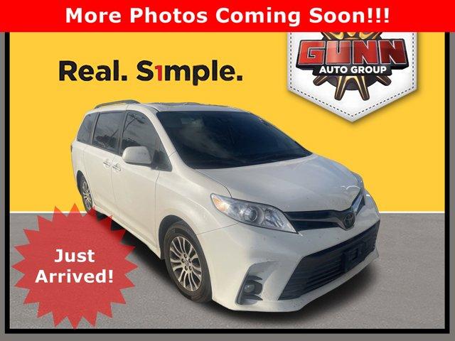 2020 Toyota Sienna Vehicle Photo in SELMA, TX 78154-1460