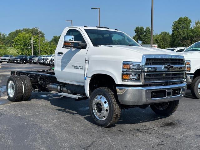 2024 Chevrolet Silverado 5500 HD Vehicle Photo in COLUMBIA, MO 65203-3903