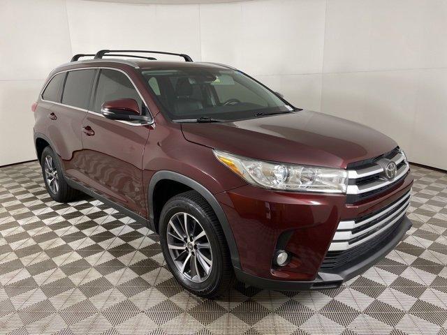 Used 2019 Toyota Highlander XLE with VIN 5TDKZRFH3KS355390 for sale in Phoenix, AZ