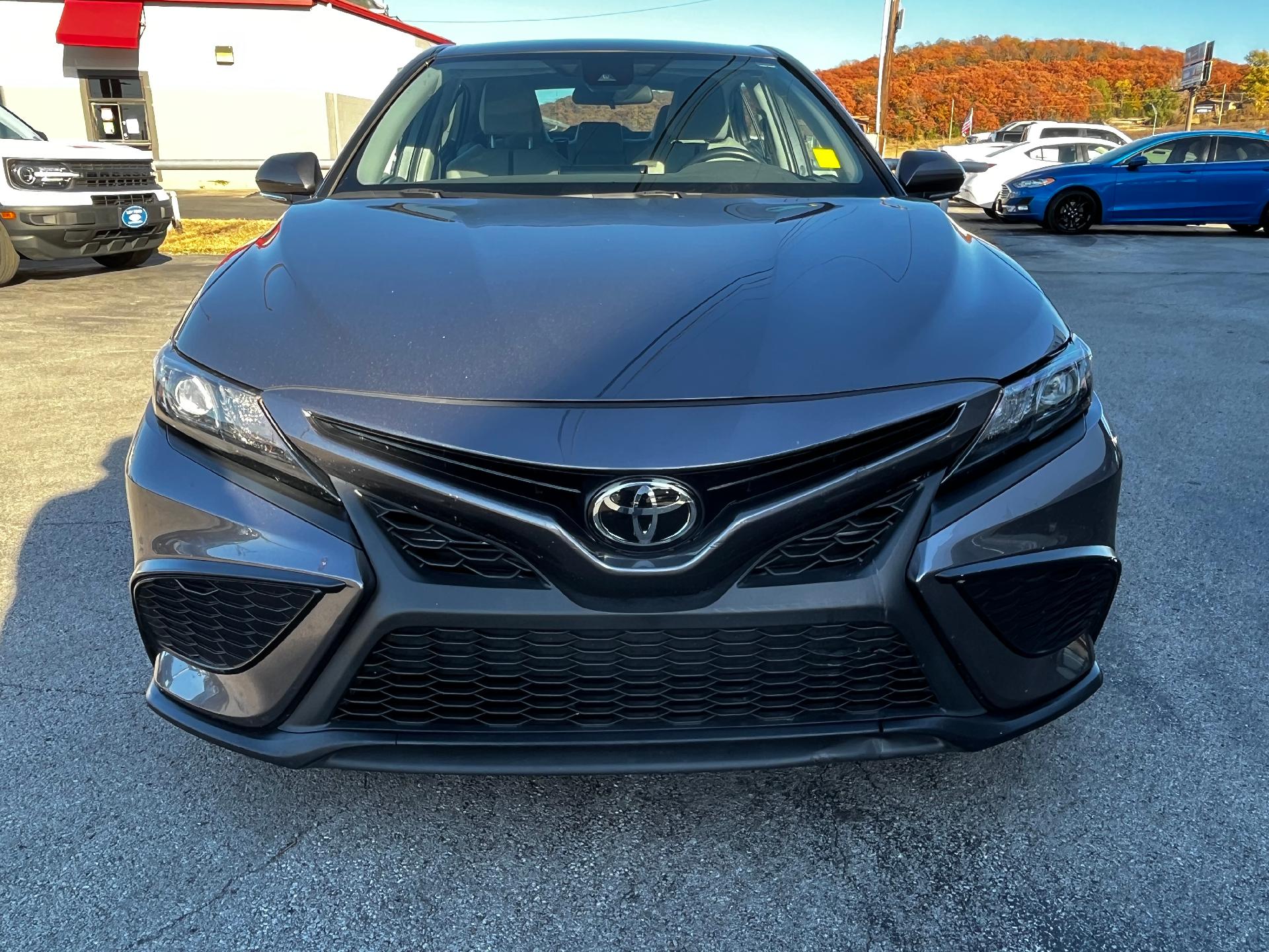 Used 2022 Toyota Camry SE with VIN 4T1G11AK4NU702304 for sale in Henryetta, OK