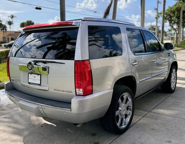 2011 Cadillac Escalade Vehicle Photo in DELRAY BEACH, FL 33483-3294