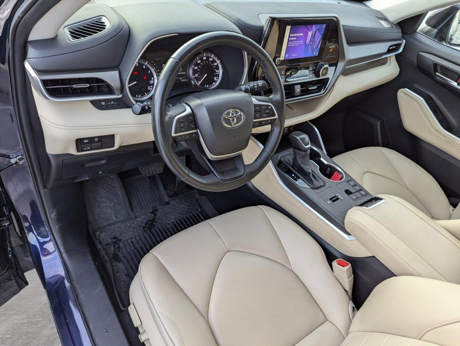 2023 Toyota Highlander Vehicle Photo in Ft. Myers, FL 33907