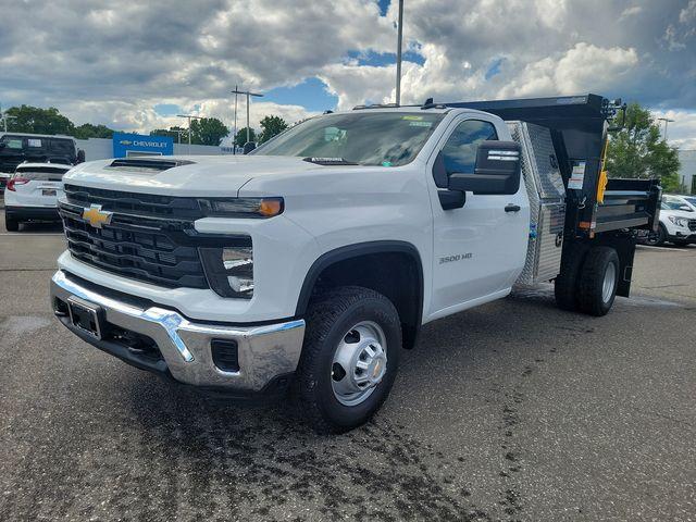 2024 Chevrolet Silverado 3500 HD Chassis Cab Vehicle Photo in DANBURY, CT 06810-5034