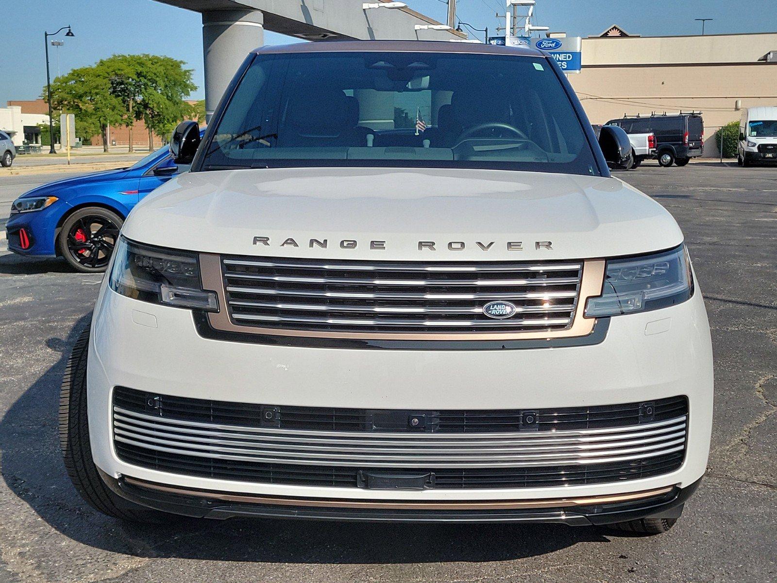 2024 Land Rover Range Rover Vehicle Photo in Saint Charles, IL 60174