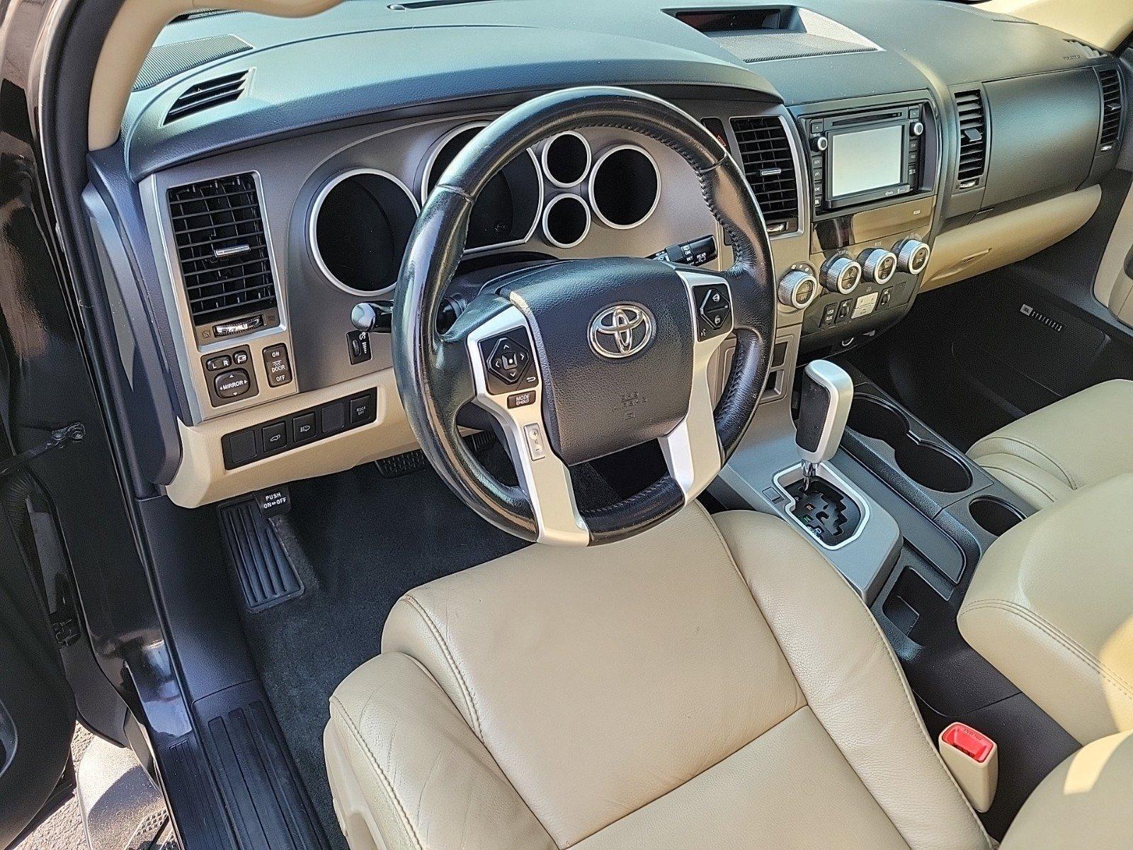 2014 Toyota Sequoia Vehicle Photo in Saint Charles, IL 60174