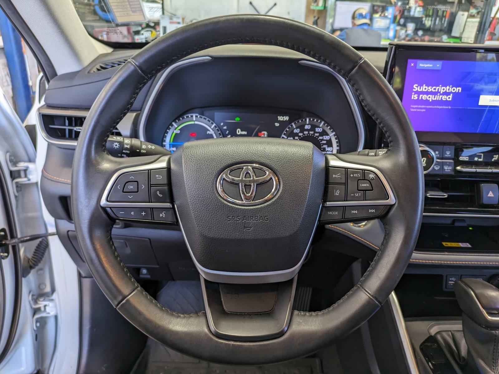 2023 Toyota Highlander Vehicle Photo in Bradenton, FL 34207