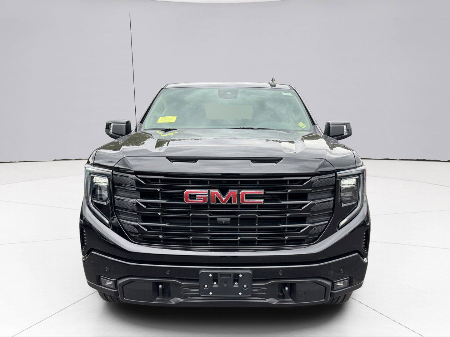 2025 GMC Sierra 1500 Vehicle Photo in LEOMINSTER, MA 01453-2952