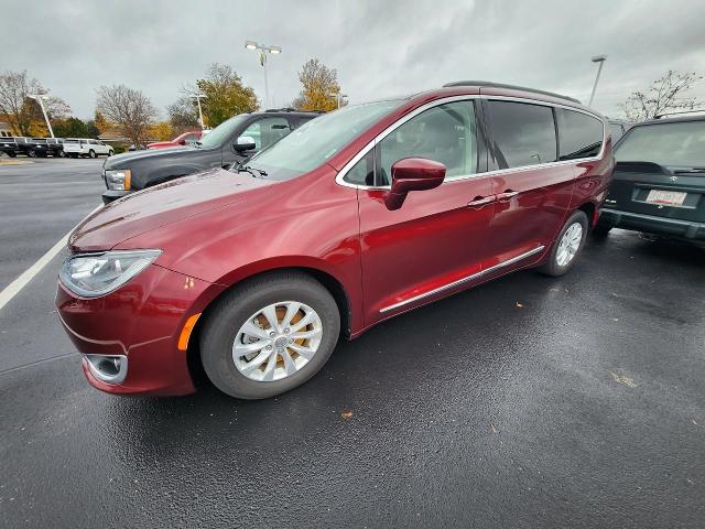 2017 Chrysler Pacifica Vehicle Photo in MADISON, WI 53713-3220