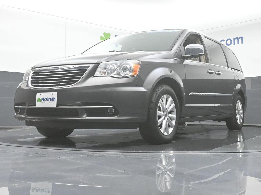 2016 Chrysler Town & Country Vehicle Photo in Cedar Rapids, IA 52402